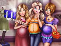 Princesses pregnant selfie